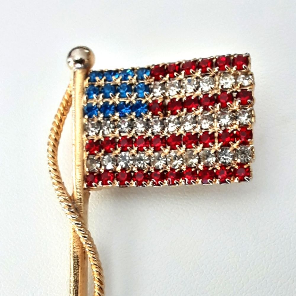 VTG GOLD TONE RHINESTONE STARS & STRIPS FLAP BROOCH